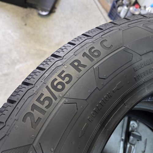 Пара шин 215 65 R16C Continental Van Contact Winter 37н.23г. Остаток 99%