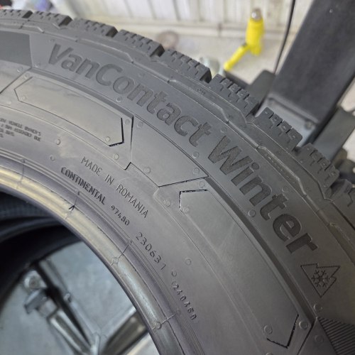 Пара шин 215 65 R16C Continental Van Contact Winter 37н.23г. Остаток 99%