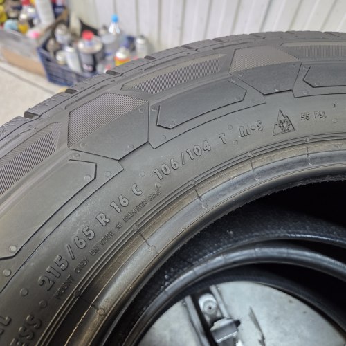 Пара шин 215 65 R16C Continental Van Contact Winter 37н.23г. Остаток 99%