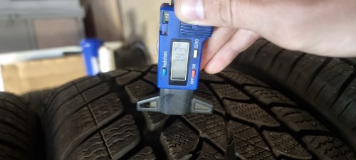 Комплект шин 245 45 r18 Dunlop Winter sport 3D rsc 3617г.7.3 мм. 95%остаток