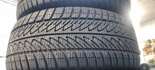 Комплект шин 225 55 r17 Goodyear ULTRAGRIP performance 8 97H Остаток90% 19г