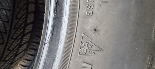 Комплект шин 225 55 r17 Goodyear ULTRAGRIP performance 8 97H Остаток90% 19г