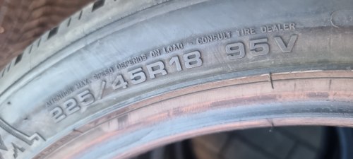 Комплект шин 225 45 r18 Dunlop Winter Sport 5 95v 85%остаток 6-6.5mm 20г.
