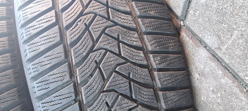 Комплект шин 225 45 r18 Dunlop Winter Sport 5 95v 85%остаток 6-6.5mm 20г.