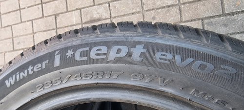 Комплект шин 235 45 r17 Hankook Winter i cept evo 2 Остаток 90% 7мм