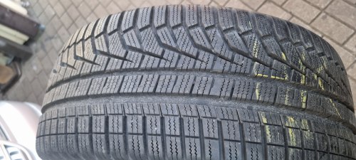 Комплект шин 235 45 r17 Hankook Winter i cept evo 2 Остаток 90% 7мм