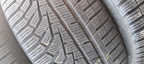 Комплект шин 235 45 r17 Hankook Winter i cept evo 2 Остаток 90% 7мм
