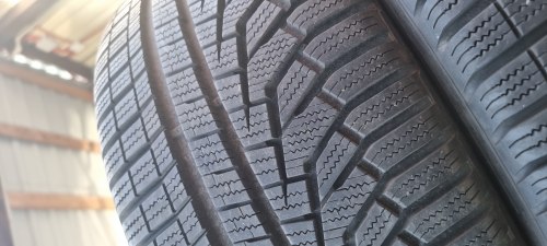 Комплект шин 235 45 r17 Hankook Winter i cept evo 2 Остаток 90% 7мм