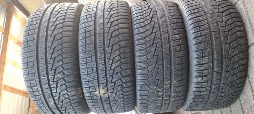 Комплект шин 235 45 r17 Hankook Winter i cept evo 2 Остаток 90% 7мм
