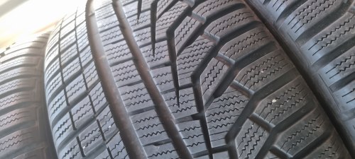 Комплект шин 235 45 r17 Hankook Winter i cept evo 2 Остаток 90% 7мм