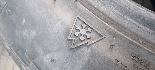 Комплект шин 235 45 r17 Hankook Winter i cept evo 2 Остаток 90% 7мм