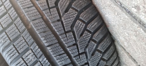 Комплект шин 235 45 r17 Hankook Winter i cept evo 2 Остаток 90% 7мм