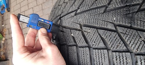 Комплект шин 245 50 R18 Hankook Winter icept iz2 95% остаток 8мм