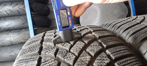 Комплект шин 235 45 R18 Bridgestone Blizzak lm 005 7mm- 7.7mm 95% остаток 19г. Латочка
