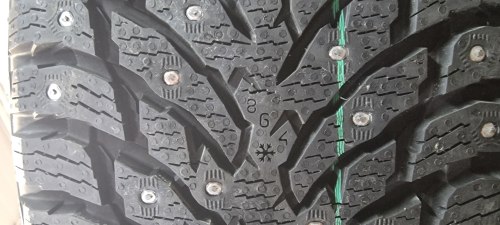 Комплект шин 275 40 r18 Nokian Hakkapelita 9 шипы 245 45 r18перед new 99%остаток 21г