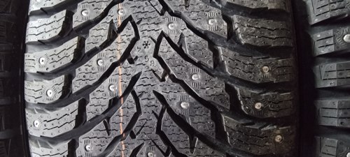Комплект шин 275 40 r18 Nokian Hakkapelita 9 шипы 245 45 r18перед new 99%остаток 21г