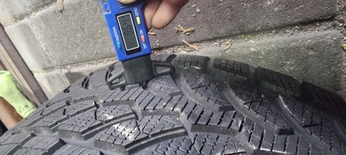 Комплект шин 225 50 r17 Bridgestone Blizzak lm 32 остаток 99% 18г 8.5mm