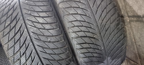 Пара шин 235 40 r18 Michelin Pilote Alpin 5 22г. 7.5мм 99%остаток