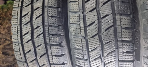 Комплект шин 195 65 r16c Hankook Winter icept lV 21г. Пара9мм.пара 5.5-6mm можно с дисками на vito