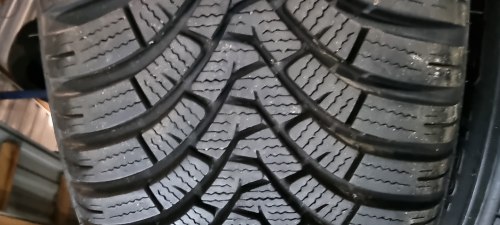 Комплект шин 205 55 r17 Falcеn Eurowinter HS01 95%остаток 7.5мм 8мм