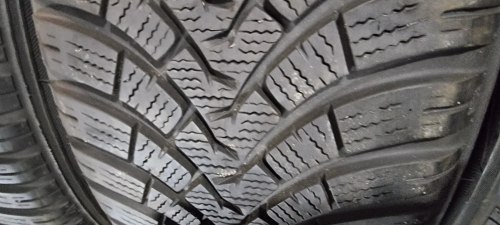 Комплект шин 205 55 r17 Falcеn Eurowinter HS01 95%остаток 7.5мм 8мм