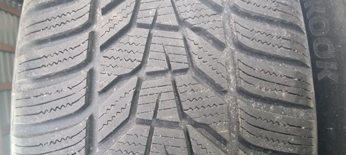 Пара шин 235 50 r19 Hankook Winter icept evo 3 23г. 99%остаток косм. Борт