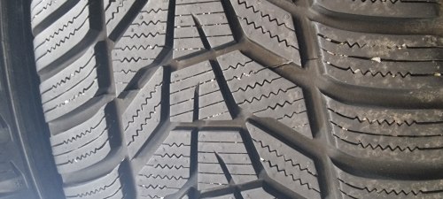 Пара шин 235 50 r19 Hankook Winter icept evo 3 23г. 99%остаток косм. Борт