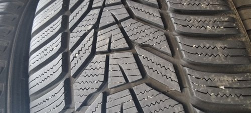 Пара шин 235 50 r19 Hankook Winter icept evo 3 23г. 99%остаток косм. Борт