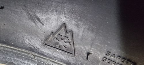 Пара шин 235 50 r19 Hankook Winter icept evo 3 23г. 99%остаток косм. Борт