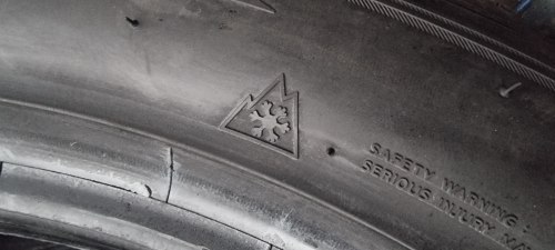 Пара шин 245 45 r19 Hankook Winter i cept evo 3 22-23г. Остаток 99% +космет. Борт