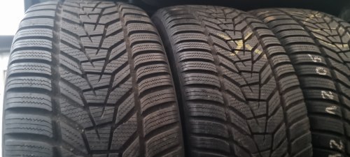 Пара шин 245 45 r19 Hankook Winter i cept evo 3 22-23г. Остаток 99% +космет. Борт