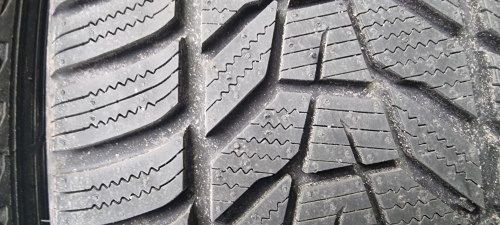Пара шин 245 45 r19 Hankook Winter i cept evo 3 22-23г. Остаток 99% +космет. Борт