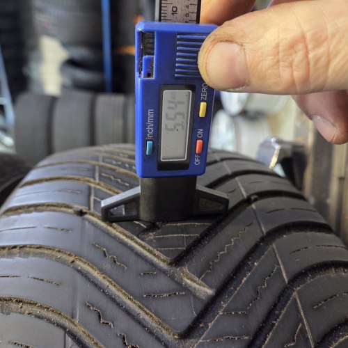 Пара шин 205 60 R16 Hankook Kinergy 4s2 4 seasons 20г. Остаток 5.5мм