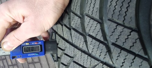Пара шин 215 65 r17 Bridgestone Blizzak lm 001 8.2мм остаток 95% 18г