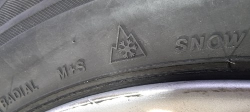 Пара шин 215 65 r17 Bridgestone Blizzak lm 001 8.2мм остаток 95% 18г