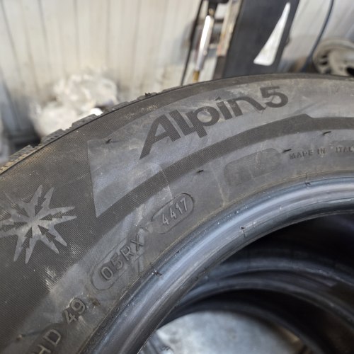 Пара шин 215 60 R16 Michelin Alpin 5 17г. Остаток 80%