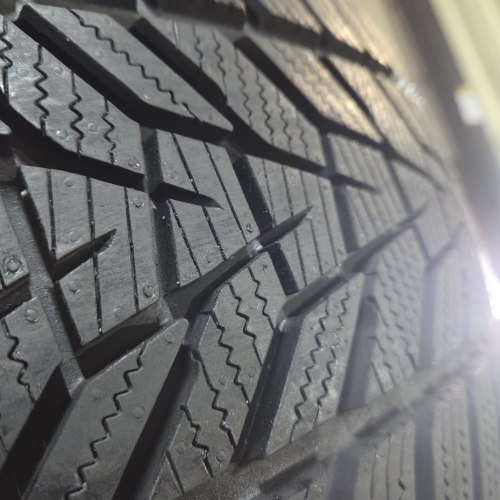 Пара шин 255 40 r20 Hankook Winter icept evo 3 23г. 99%остаток косм. Борт