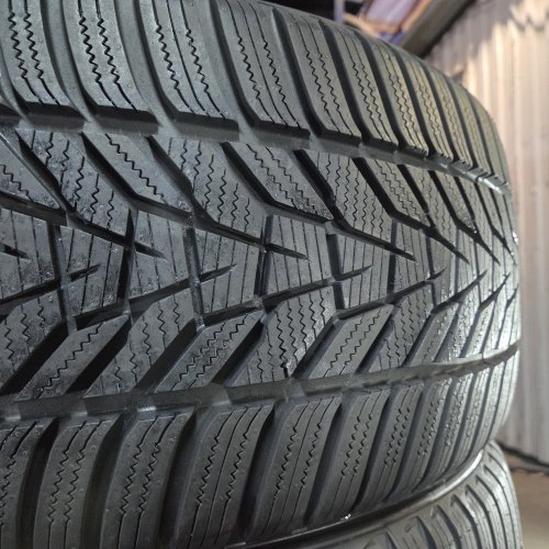 Пара шин 255 40 r20 Hankook Winter icept evo 3 23г. 99%остаток косм. Борт