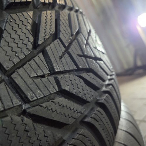 Пара шин 255 40 r20 Hankook Winter icept evo 3 23г. 99%остаток косм. Борт
