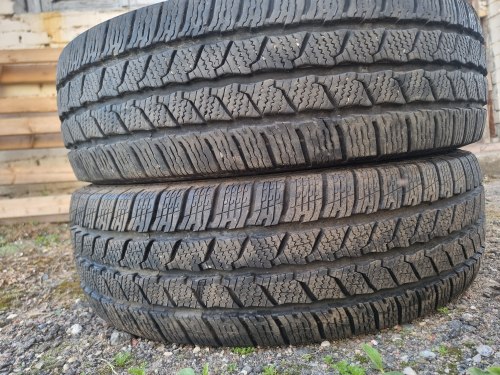 Пара шин 205 70 r17c Continental VanContact Winter 115/113R 3523г. 8мм.2620г.99% остаток, 9.3мм