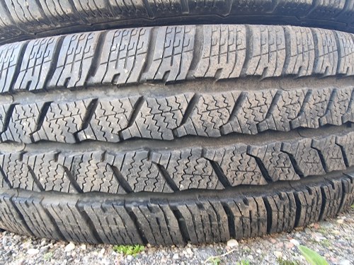 Пара шин 205 70 r17c Continental VanContact Winter 115/113R 3523г. 8мм.2620г.99% остаток, 9.3мм