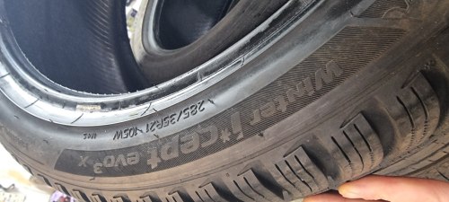 Пара шин 275 35 r21 Hankook Winter icept evo3 x 4022г. 99.9%остаток. Косметика борт