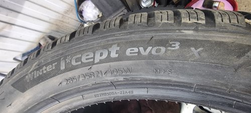 Пара шин 285 35 r21 Hankook Winter icept evo3 x 4022г. 99.9%остаток. Косметика борт