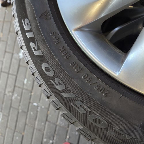 Пара шин 205 60 R16 Pirelli Sottozero 3 17г остаток 4.5мм