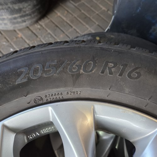 Пара шин 205 60 R16 Ceat Winter Drive 22г остаток 98% как новые