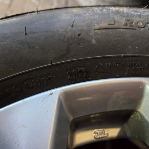 Пара шин 205 60 R16 Ceat Winter Drive 22г остаток 98% как новые