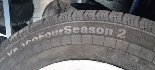 Пара шин 225 65 r16c Continental VancoFourSeason 2 9mm 95% остаток 18