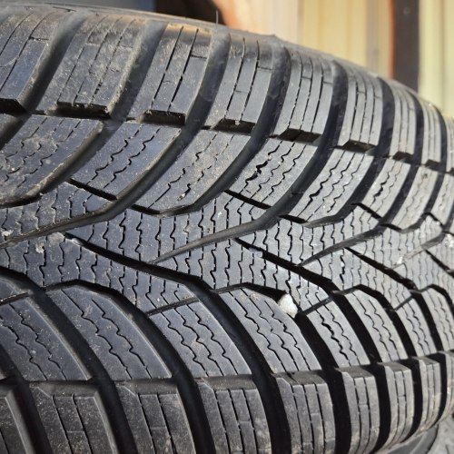 Пара шин 205 60 R16 Ceat Winter Drive 22г остаток 98% как новые