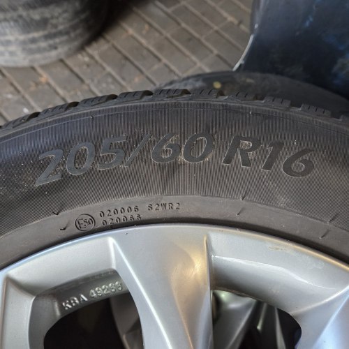 Пара шин 205 60 R16 Ceat Winter Drive 22г остаток 98% как новые