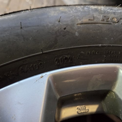 Пара шин 205 60 R16 Ceat Winter Drive 22г остаток 98% как новые